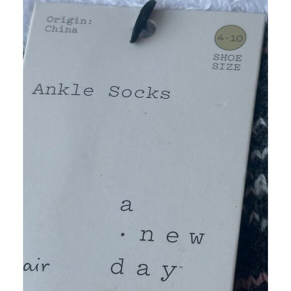 Lot of 2 Ankle and Short Crew Christmas Winter Cozy Socks A New Day/Old Navy - Picture 13 of 13